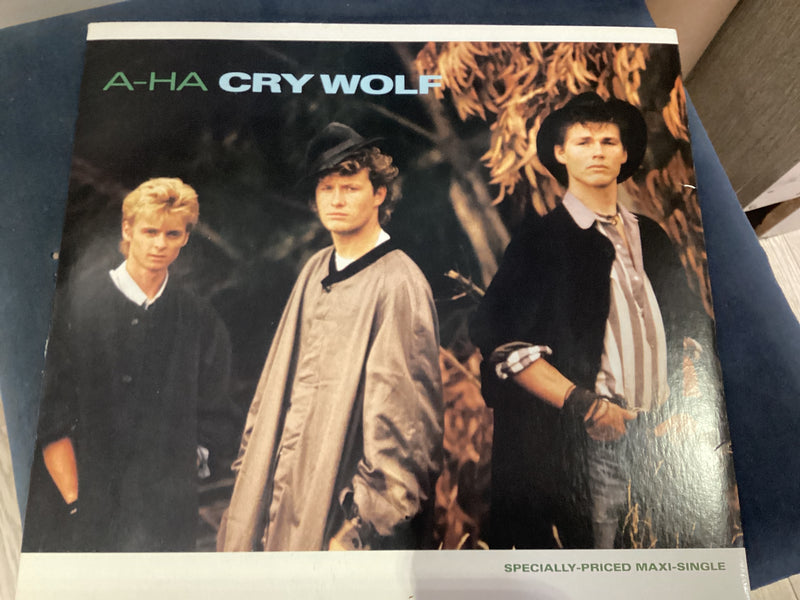 AHA = CRY WOLF (CDA) (1986) (USED)