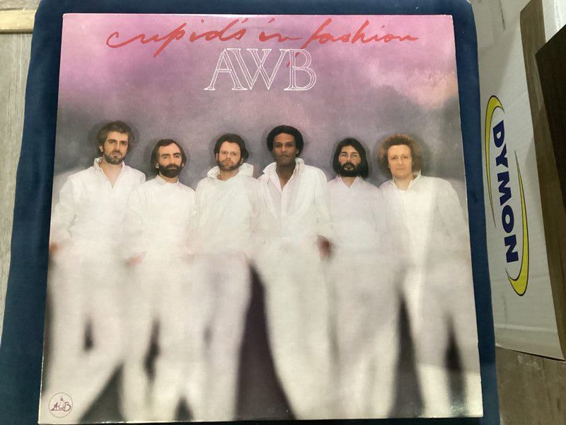 AVERAGE WHITE BAND = CUPIDS IN FASHION (CDA 1982) (USED)